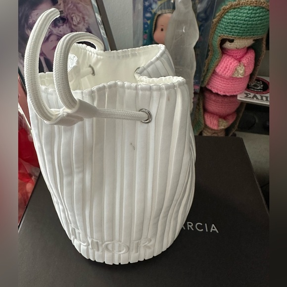 Dior Elegant White Pleated Cosmetic Case - Picture 3 of 5